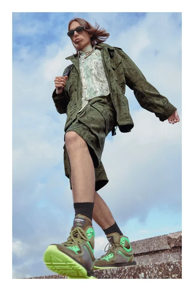 Look 16